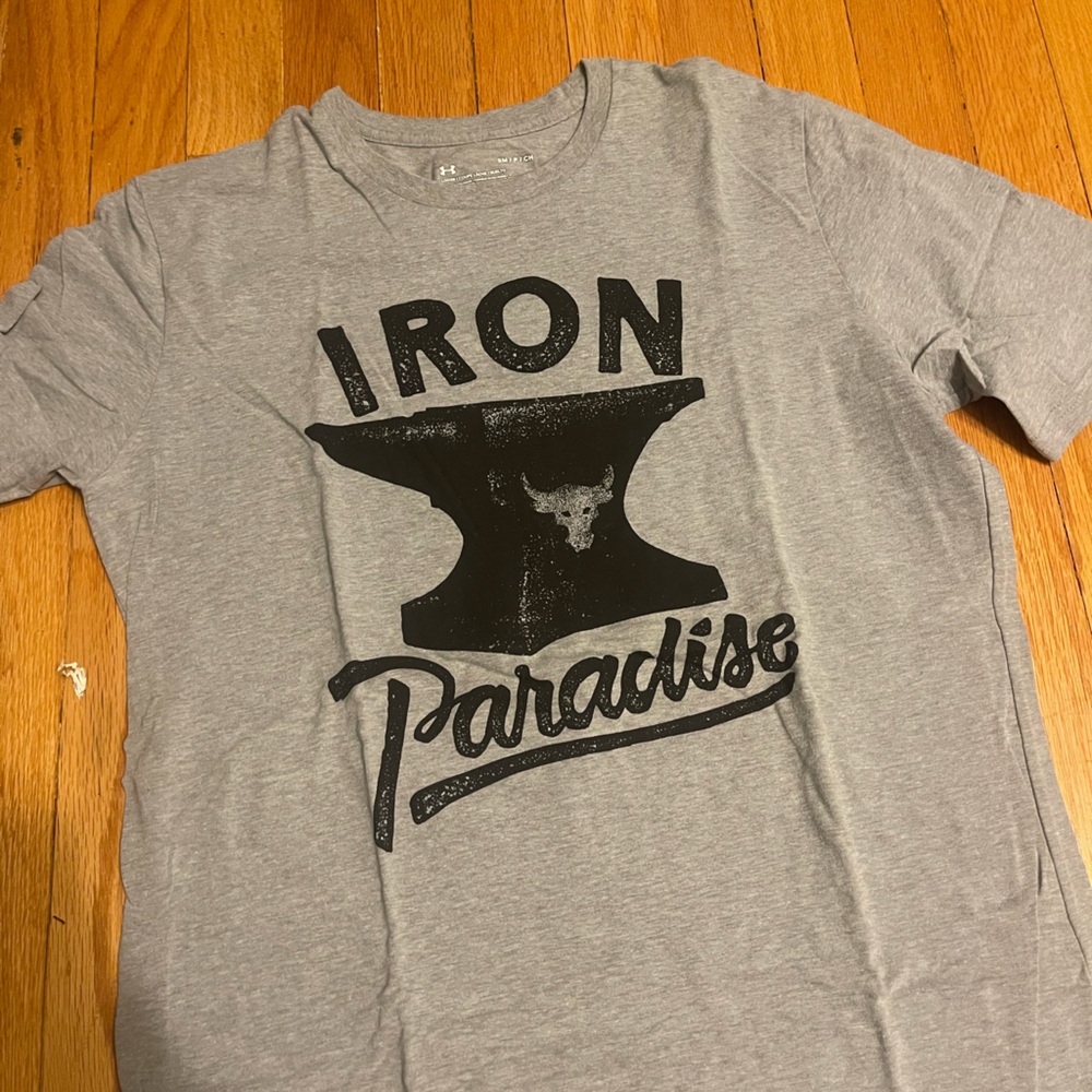 Project rock Iron paradise shirt. Size small